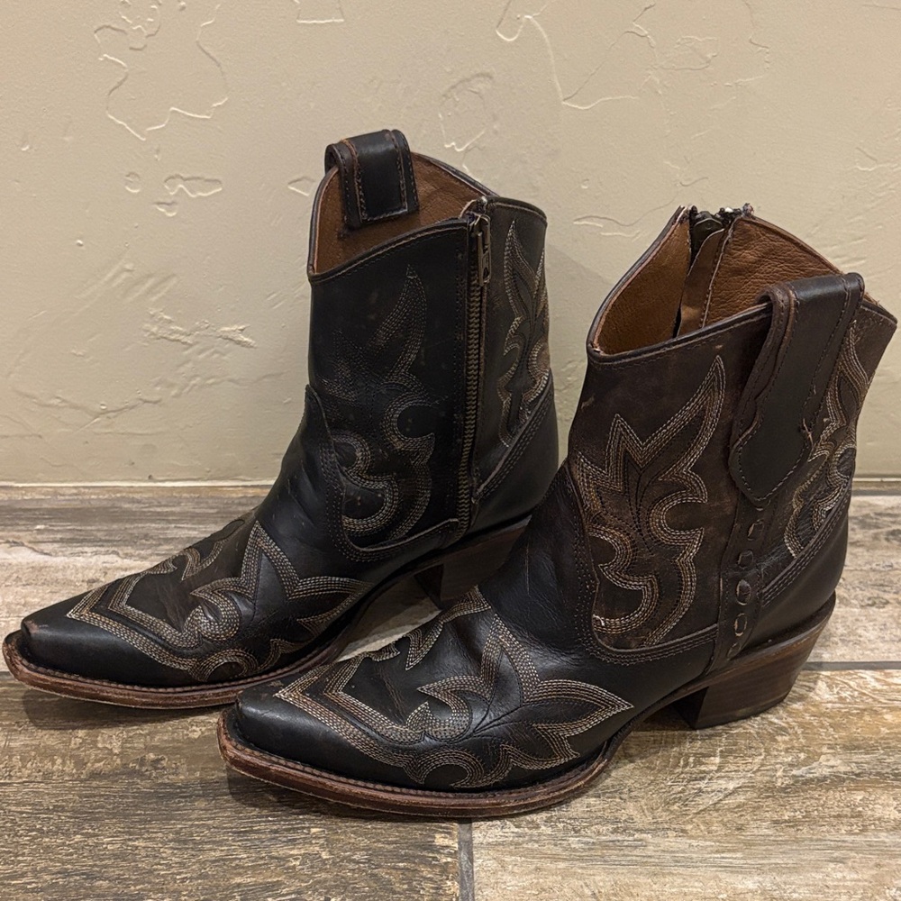 Women’s Dark Coffee Brown Western Booties